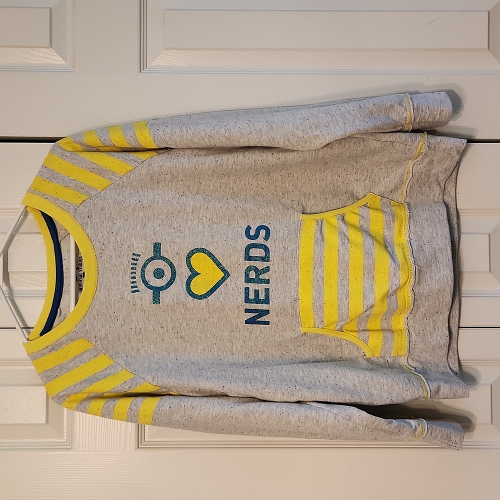 Universal Studios minions sweatshirt I Love Nerds